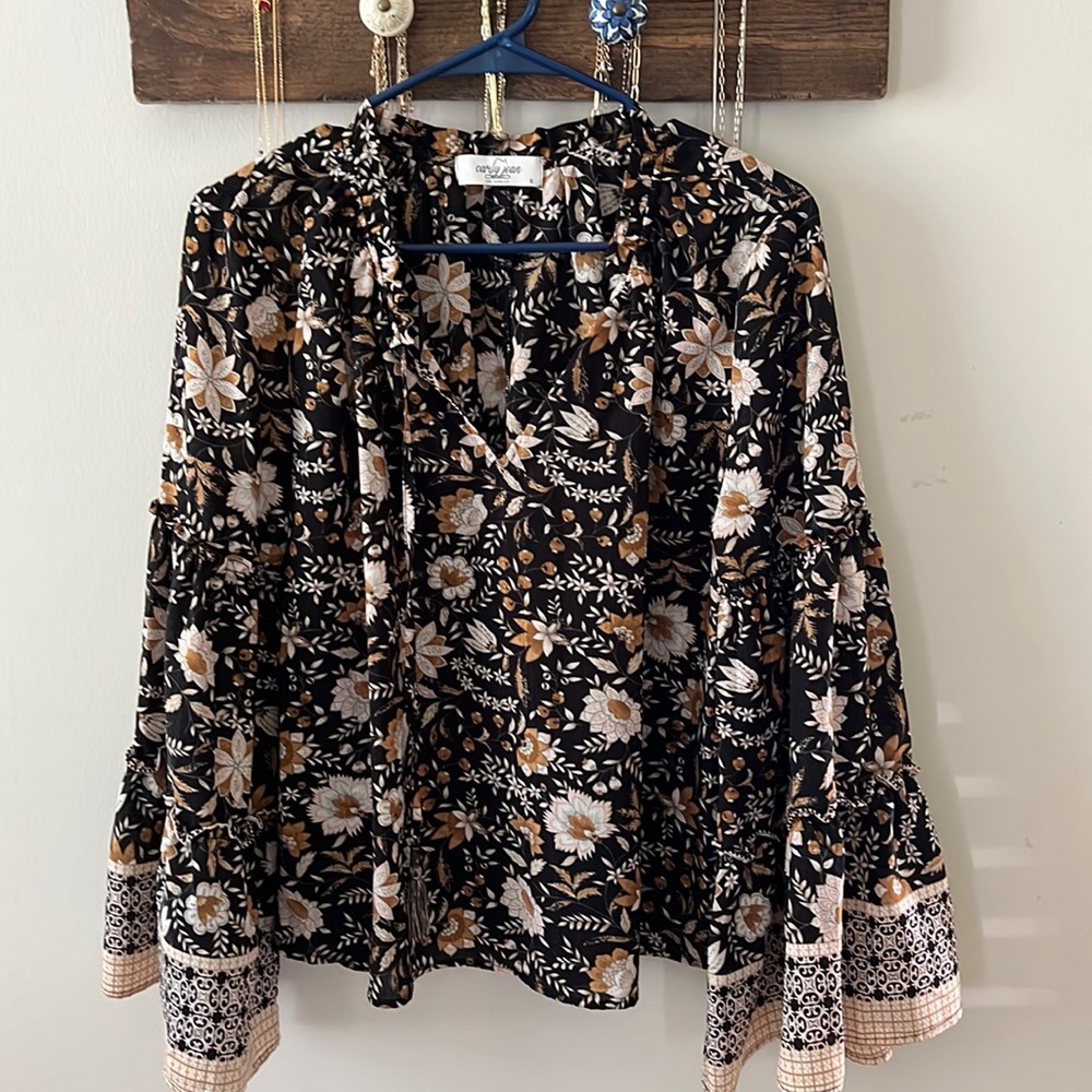 Carly Jean Los Angeles floral blouse